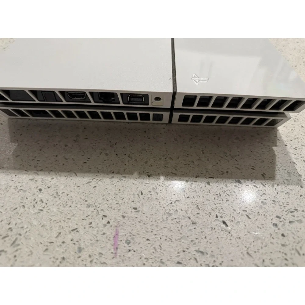 Sony PlayStation 4 500GB Glacier White‎ Console ,1 Controller,1 Game,plug Cord,